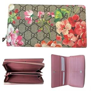 Gucci GG Supreme Floral Bloom Zip-Around Wallet EUC